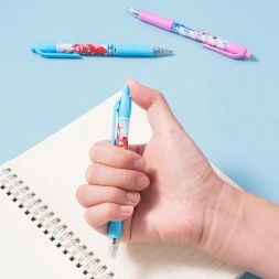 Ручка шариков. автоматическая Deli Super Wings (EQ61-BL) ассорти d=0.7мм син. черн. 1стерж. пулевидный пиш. наконечник кругл. резин. манжета чернила пониженной вязкости