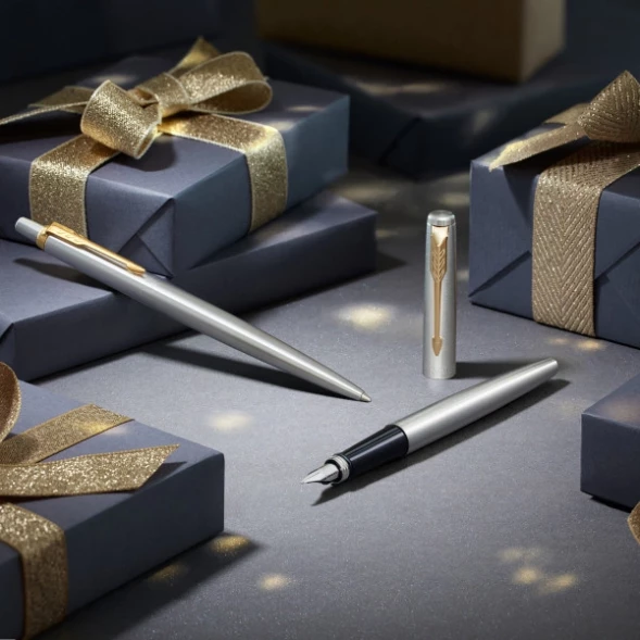 Набор ручек Parker Jotter Core FK691 (2093257) Stainless Steel GT сталь нержавеющая подар.кор. ручка перьевая, ручка шариковая сменный стержень 1стерж. стреловидный пиш. наконечник кругл.