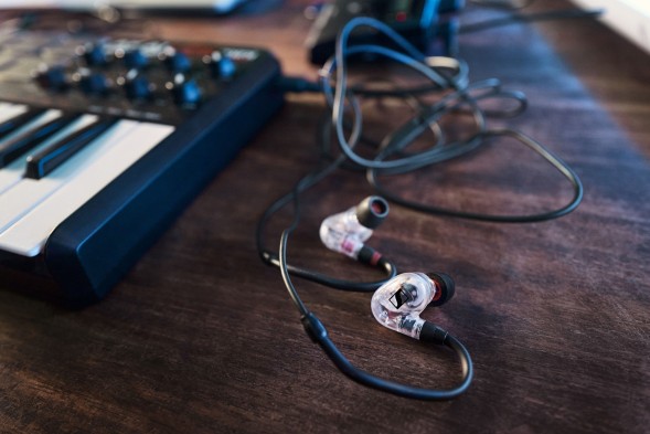 Наушники вкладыши Sennheiser IE 100 PRO 1.3м прозрачный/черный проводные в ушной раковине (508941)