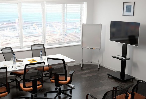 Подставка для телевизора Holder PR-106 черный 26&amp;quot;-70&amp;quot; макс.45кг напольный наклон