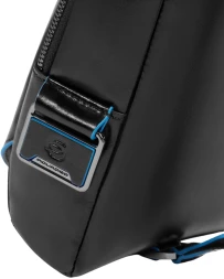 Рюкзак слинг мужской Piquadro Blue Square CA6898B2/N черный натур.кожа