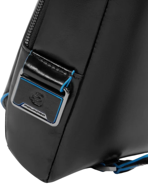 Рюкзак слинг мужской Piquadro Blue Square CA6898B2/N черный натур.кожа