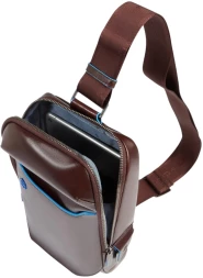 Рюкзак слинг мужской Piquadro Blue Square CA6898B2/MO красное дерево натур.кожа