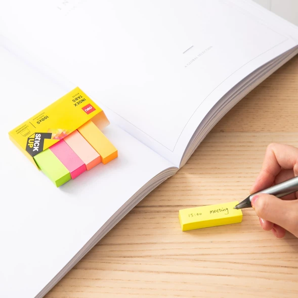 Закладки самокл. бумажные Deli EA11402 50x15мм 5цв.в упак. 100лист европодвес