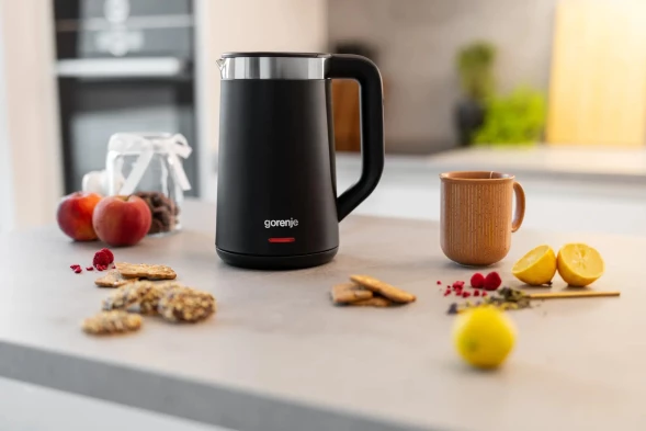 Чайник электрический Gorenje K17TRDW 1.7л. 2200Вт черный/серебристый корпус: пластик