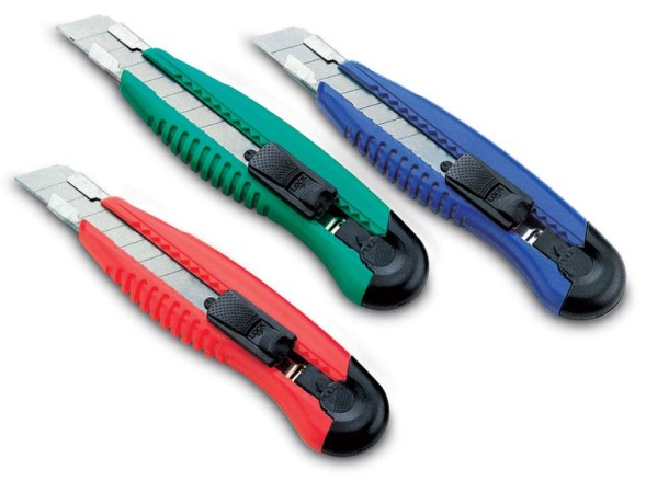 Нож канцелярский Kw-Trio 03713blck шир.лез.18мм усиленный 2 сменных лезвия металл черный блистер