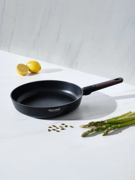 Сковорода Rondell Walnut RDA-1940 круглая 24см покрытие: антипригарное ручка несъемная (без крышки) черный