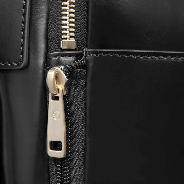 Рюкзак женский Piquadro Blue Square CA6678B2/N черный натур.кожа
