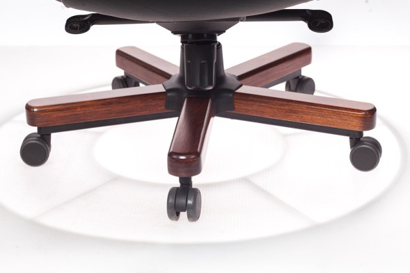 Кресло руководителя Бюрократ T-9923WALNUT черный кожа крестов. металл/дерево