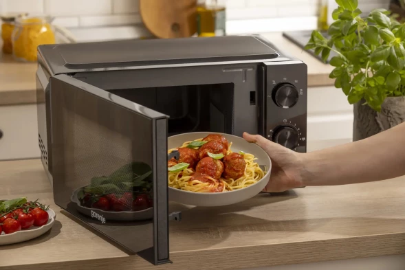 Микроволновая Печь Gorenje MO20CE1B5 20л. 700Вт черный
