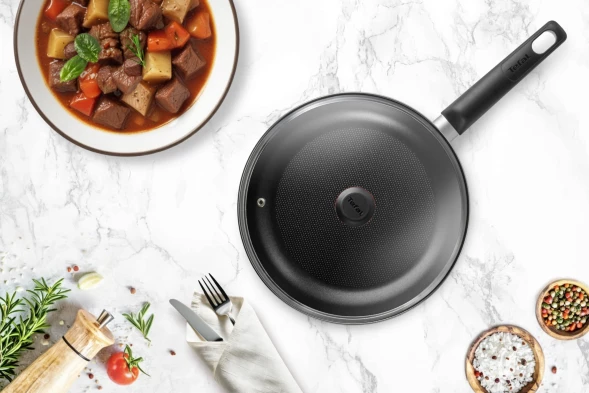 Сковорода Tefal Easy Plus 04237928 круглая 28см ручка несъемная (с крышкой) черный (9100054102)