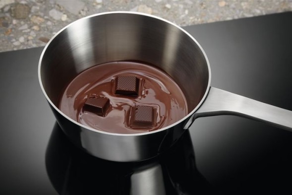 Индукционная варочная поверхность Electrolux EIB60420CK черный