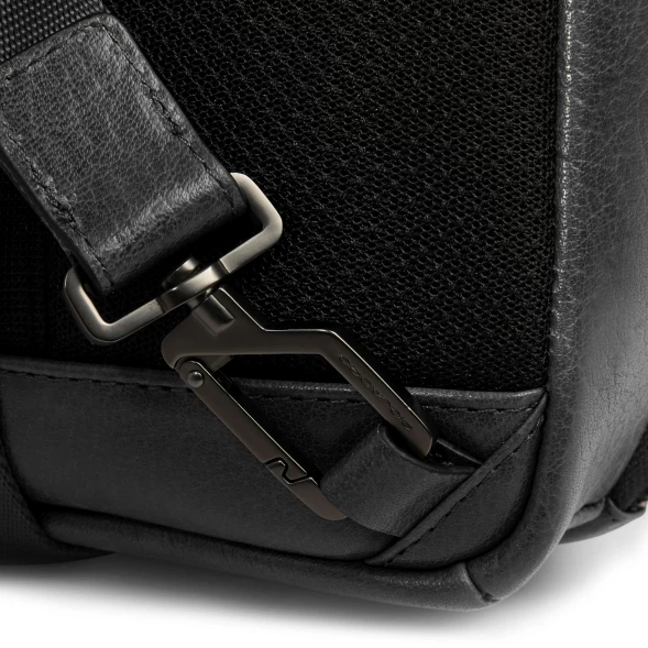 Рюкзак слинг мужской Piquadro Solm CA7028S141/N черный натур.кожа