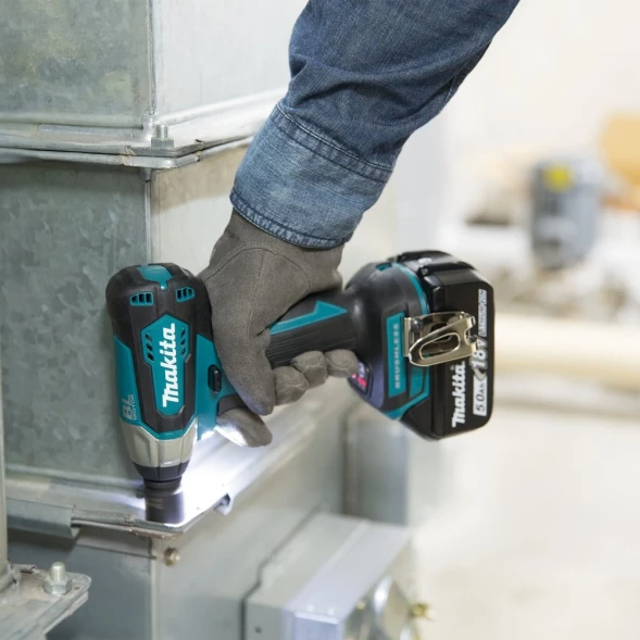 Гайковерт Makita DTW180Z аккум. патрон:квад.3/8&amp;quot;