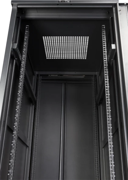 Шкаф серверный Lanmaster (TWT-CBB-32U-6X6-G1) напольный 32U 600x600мм пер.дв.стекл металл 2 бок.пан. 800кг черный 526мм 64.5кг 1610мм IP20 металл