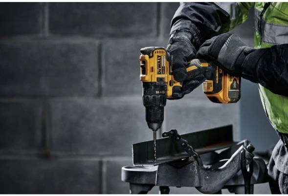 Дрель-шуруповерт DeWalt DCD777M2T аккум. патрон:быстрозажимной (кейс в комплекте) (DCD777M2T-QW)