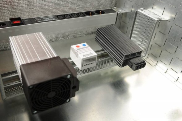 Шкаф коммутационный ЦМО (ШТВ-Н-6.6.3-4ААА) настенный 6U 600x330мм пер.дв.вентил. задн.дв.стал.лист несъемн.бок.пан. 57кг серый 220мм 27кг 400мм IP65 уличный всепогодный