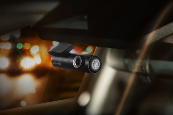 Видеорегистратор Mio MiVue J35 черный 4Mpix 2560x1440 1440p 150гр. GPS SSC3337DE