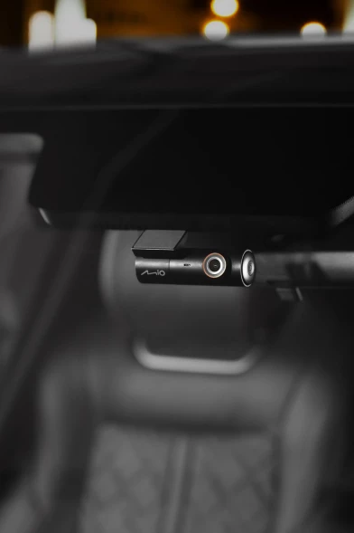 Видеорегистратор Mio MiVue J35 черный 4Mpix 2560x1440 1440p 150гр. GPS SSC3337DE