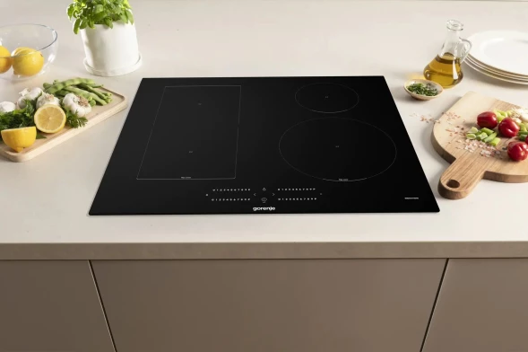 Индукционная варочная поверхность Gorenje GIC6422BSC черный