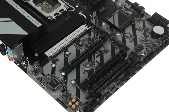 Материнская плата Gigabyte Z890 UD WIFI6E Soc-1851 Intel Z890 4xDDR5 ATX AC`97 8ch(7.1) 2.5Gg RAID+DP