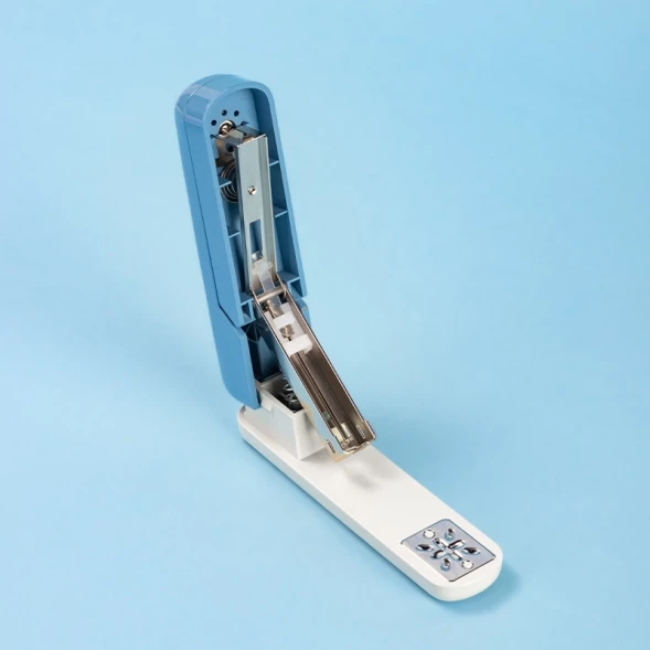 Степлер настольный Deli TA304BLUE Nusign 24/6 26/6 (20листов) синий 50скоб пластик блистер