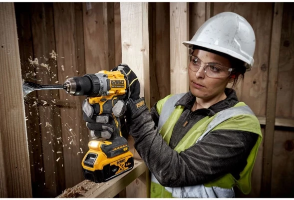 Шуруповерт DeWalt DCD800H2T-QW аккум. патрон:быстрозажимной (кейс в комплекте)