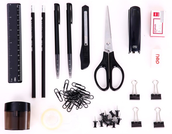 Настольный набор Deli E38251A (16 предметов) пластик черный