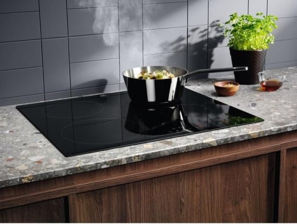 Индукционная варочная поверхность Electrolux LIR60430 черный