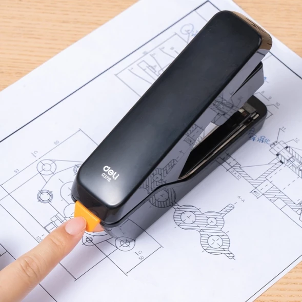 Степлер настольный Deli E0371S BLACK E0371S Exceed 24/6 24/8 26/6 26/8 (55листов) снижение усилия плоский подгиб скобы черный 50скоб металл/пластик коробка