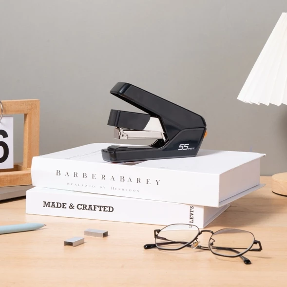 Степлер настольный Deli E0371S BLACK E0371S Exceed 24/6 24/8 26/6 26/8 (55листов) снижение усилия плоский подгиб скобы черный 50скоб металл/пластик коробка