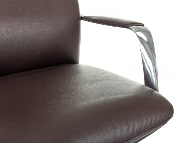 Кресло руководителя Бюрократ _Vega коричневый кожа с подголов. крестов. алюминий