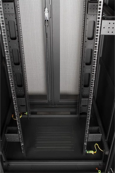 Шкаф серверный Lanmaster (TWT-CBB-42U-8X10-P1) напольный 42U 800x1000мм пер.дв.перфор. задн.дв.перфор.2-хст. 2 бок.пан. 800кг черный