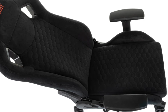 Кресло игровое A4Tech Bloody GC-775 с подголов. крестов. пластик черный