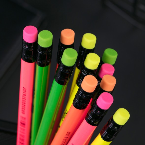 Набор карандашей ч/г Deli EU54600 Neon HB трехгран. пластик ассорти кор.европод. (12шт) ластик