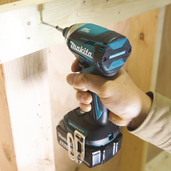 Шуруповерт Makita DTD154Z аккум. патрон:шестигр.1/4&amp;quot;