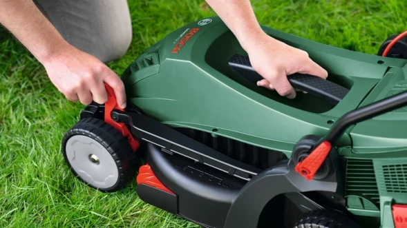 Газонокосилка роторная Bosch UniversalRotak 37-555 (06008A6501) 1400Вт