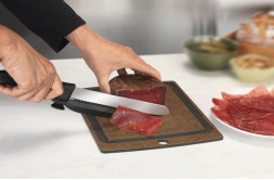 Нож кухонный Victorinox Swissclassic DUX-MESSER (6.8663.21) стальной лезв.210мм черный