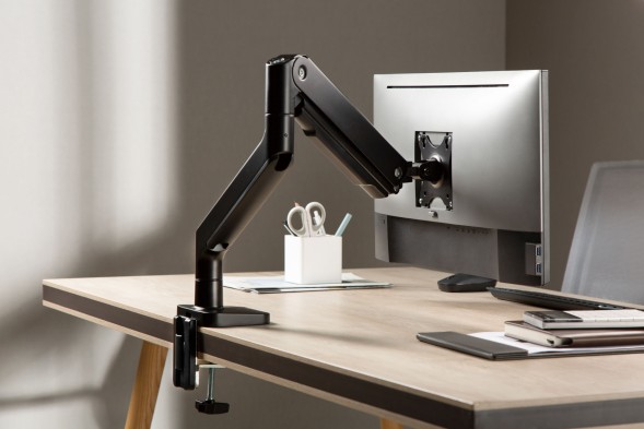 Кронштейн для мониторов Ultramounts UM730 черный 17&amp;quot;-45&amp;quot; макс.16кг крепление к столешнице поворот и наклон