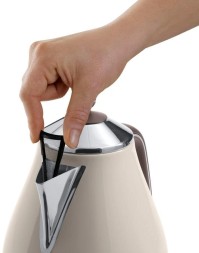 Чайник электрический Delonghi KBOV2001.BG 1.7л. 2000Вт бежевый корпус: металл/пластик