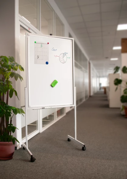 Флипчарт Silwerhof DAILY лак 70x100см на роликах белый вращающаяся