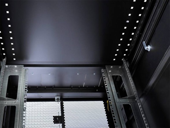 Шкаф серверный ЦМО (ШТК-СП-42.8.10-48АА-9005) напольный 42U 800x930мм пер.дв.перфор. задн.дв.перфор.2-хст. 2 бок.пан. 1350кг черный 690мм 180град. 1950мм