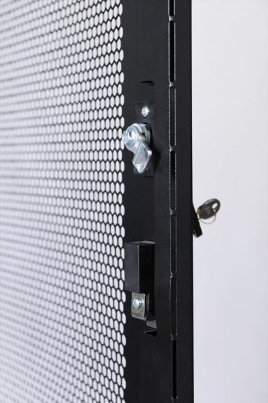 Шкаф серверный ЦМО (ШТК-СП-42.8.10-48АА-9005) напольный 42U 800x930мм пер.дв.перфор. задн.дв.перфор.2-хст. 2 бок.пан. 1350кг черный 690мм 180град. 1950мм