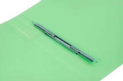 Папка метал.пруж.скоросш. Бюрократ Gems GEM07PGRN A4 пластик 0.7мм торц.карм с бум. встав зеленый турмалин