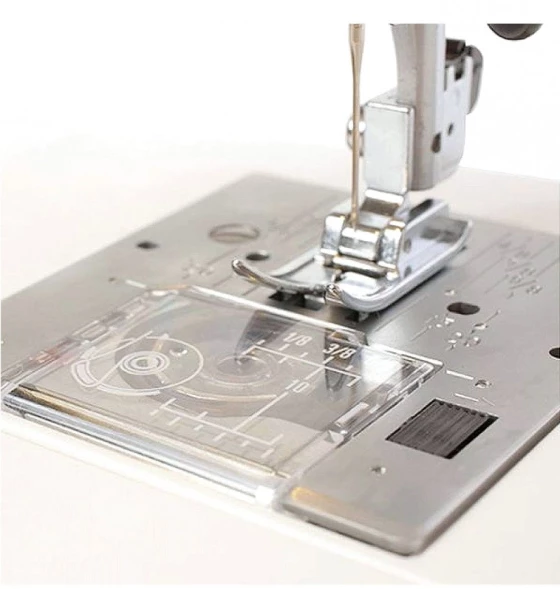 Швейная машина Janome Sewist 721 белый