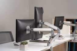 Кронштейн для мониторов Ultramounts UM735SIL серый/серебристый 17&amp;quot;-27&amp;quot; макс.7кг крепление к столешнице поворот и наклон