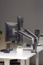 Кронштейн для мониторов Ultramounts UM735BL черный/серый 17&amp;quot;-27&amp;quot; макс.7кг крепление к столешнице поворот и наклон