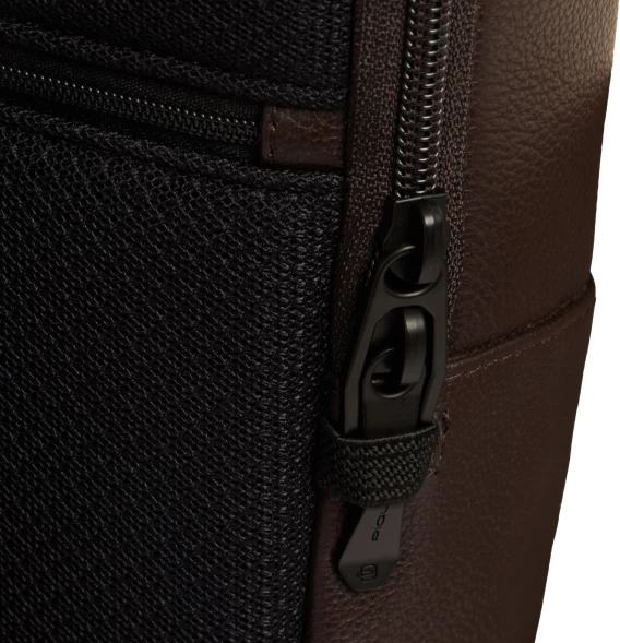 Рюкзак слинг мужской Piquadro Russel CA6764W137/TM темно-коричневый натур.кожа