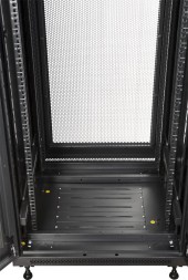 Шкаф коммутационный Lanmaster (TWT-CBB-42U-6X8-P1) напольный 42U 600x800мм пер.дв.перфор. задн.дв.перфор.2-хст. 2 бок.пан. 800кг черный 726мм 92кг 2055мм IP20 металл