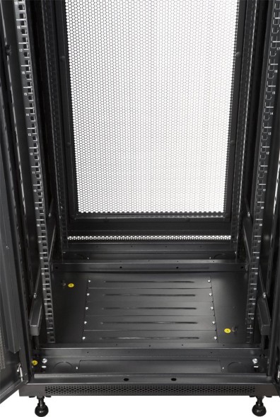 Шкаф коммутационный Lanmaster (TWT-CBB-42U-6X8-P1) напольный 42U 600x800мм пер.дв.перфор. задн.дв.перфор.2-хст. 2 бок.пан. 800кг черный 726мм 92кг 2055мм IP20 металл